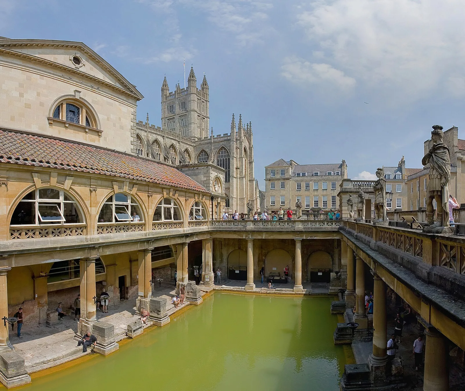 Roman bathing complex in Bath with Bath Abbey behind