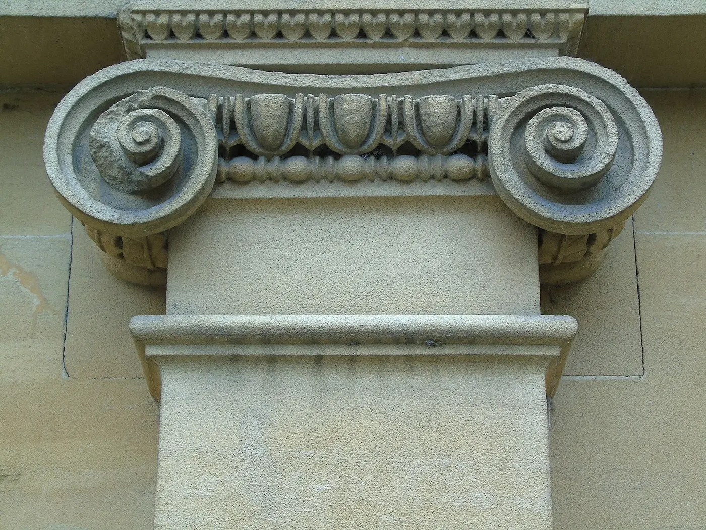 Stonework and green water of the Roman Baths in Bath