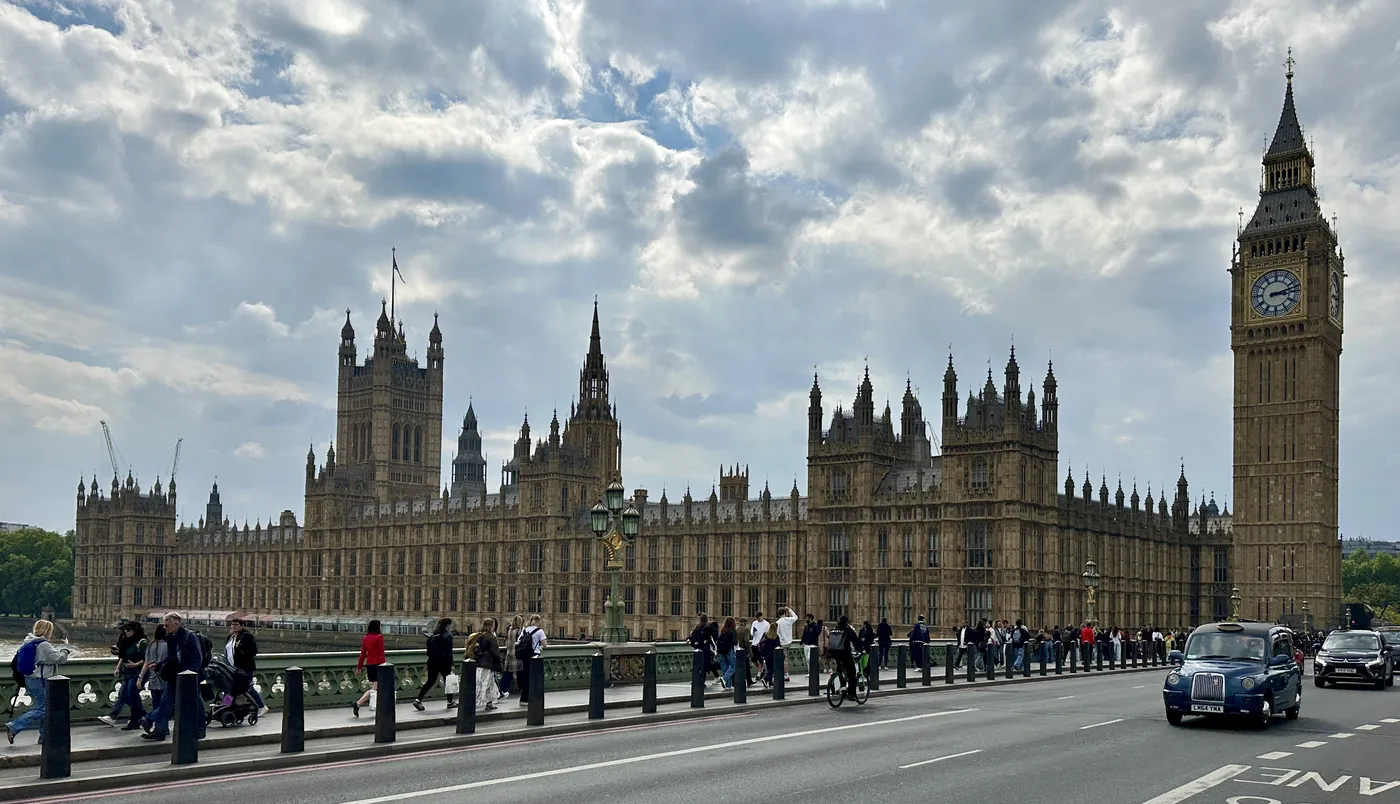 Elizabeth Tower and the Palace of Westminster seen from Westminster Bridge
